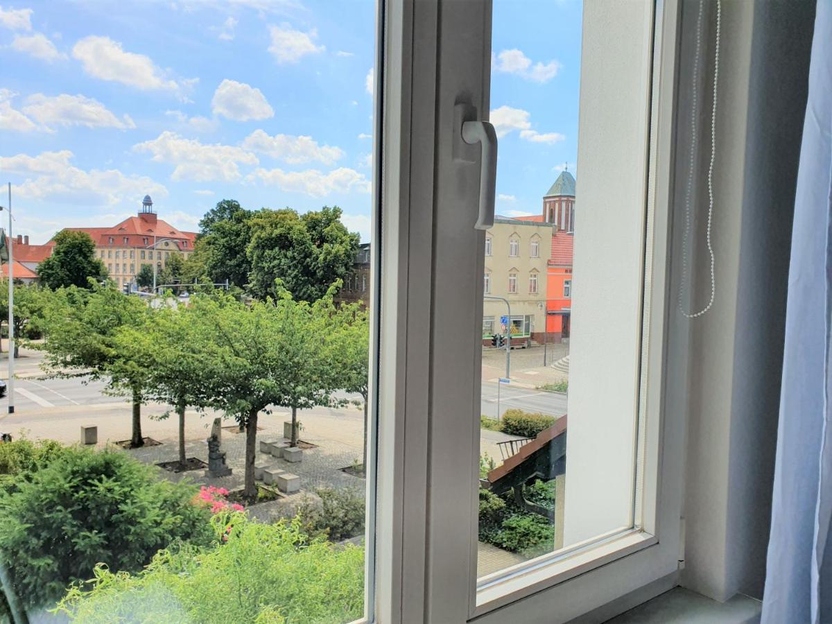 PB Ferienwohnungen - FeWo 5 - Stilvoll eingerichtetes Studio im Herzen Senftenbergs Exterior foto